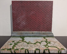 Load image into Gallery viewer, Collapsible Overgrown Alley/Brick Wall Action Figure Display Diorama
