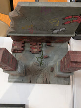 Load image into Gallery viewer, Modular Graffiti Covered Alleyway Action Figure Display Diorama
