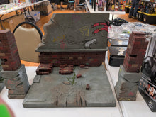 Load image into Gallery viewer, Modular Graffiti Covered Alleyway Action Figure Display Diorama
