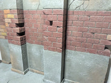 Load image into Gallery viewer, Modular Urban Alleyway Action Figure Display Diorama
